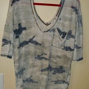 Express CAMO Medium long soft tee